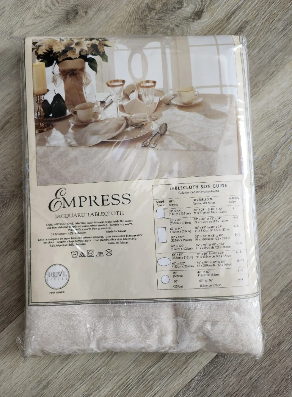 Vintage NEW Empress Ivory Gold Elegant  Jacquard Tablecloth 60x102 Taiwan